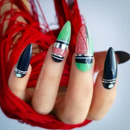 Combo-Of-Black-And-Green-Nails-Shades-3