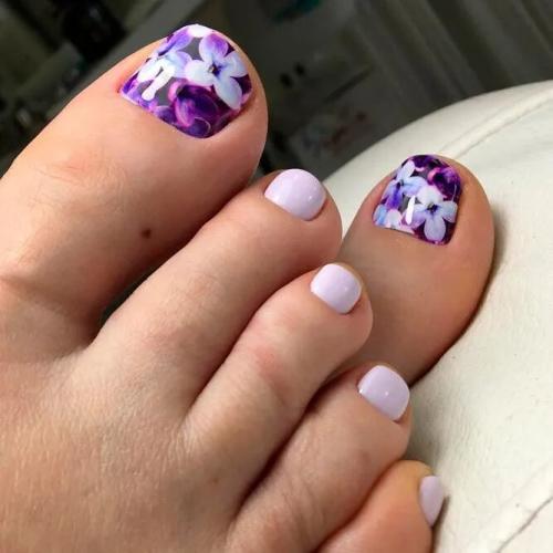 Cute-Flower-Toe-Nail-Designs-1