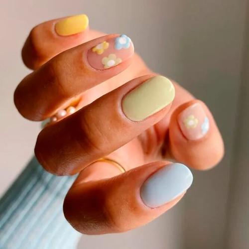 Cute-Flowers-Nail-Designs-2