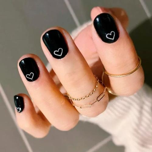 Cute-Heart-Accent-for-Black-Nail-1