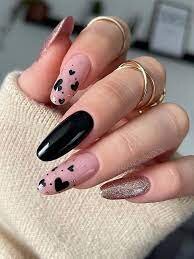 Cute-Heart-Accent-for-Black-Nail-4