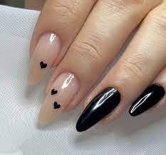 Cute-Heart-Accent-for-Black-Nail-5