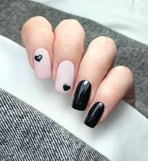 Cute-Heart-Accent-for-Black-Nail-8