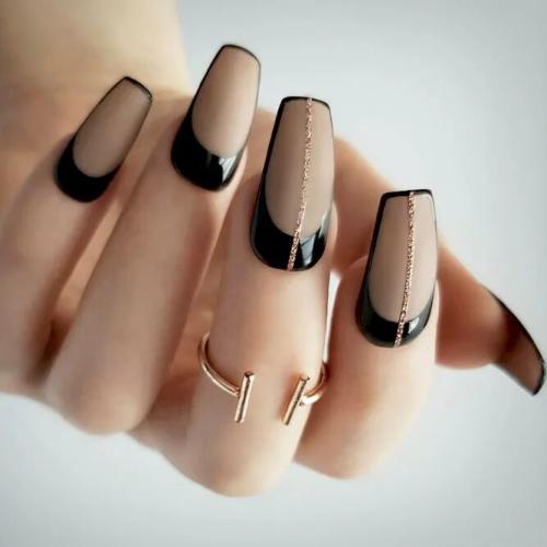 Cute-Nail-Designs-With-Thin-Stripes-4
