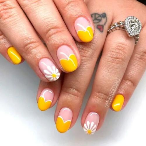 Daisies-Flower-Nail-Designs-5