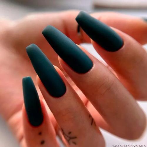 Dark-Matte-Green-Nails-1