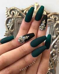 Dark-Matte-Green-Nails-2