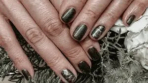 Dark-Shaded-Holiday-Nails-3