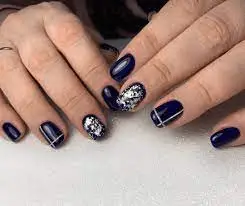 Dark-Shaded-Holiday-Nails-4