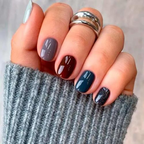 Dark-Short-Nails-To-Try-4