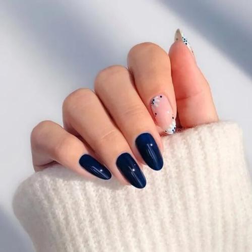 Deep-Blue-Nails-with-Flowers-1