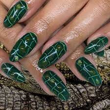 Deep-Emerald-Green-Nail-Colors-For-Fall-6