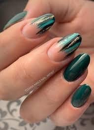 Deep-Emerald-Green-Nail-Colors-For-Fall-7
