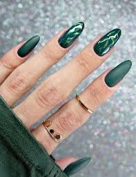 Deep-Emerald-Green-Nail-Colors-For-Fall-8