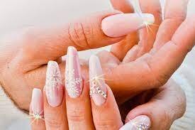 Elegant-And-Stylish-3D-Star-Nails-Designs-4