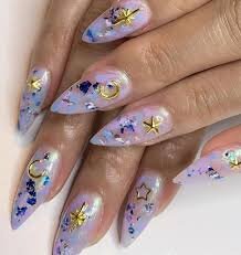 Elegant-And-Stylish-3D-Star-Nails-Designs-6