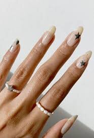 Elegant-And-Stylish-3D-Star-Nails-Designs-9