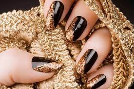 Elegant-Dark-Classy-Nails-With-Gold-Accent-10