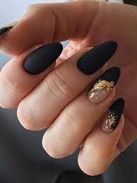 Elegant-Dark-Classy-Nails-With-Gold-Accent-3