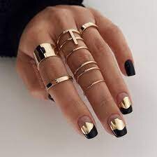 Elegant-Dark-Classy-Nails-With-Gold-Accent-4