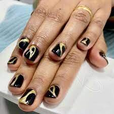 Elegant-Dark-Classy-Nails-With-Gold-Accent-5