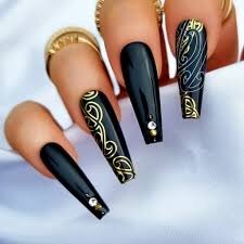 Elegant-Dark-Classy-Nails-With-Gold-Accent-6