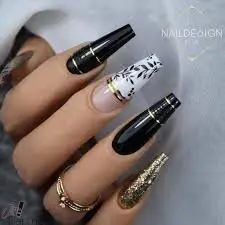 Elegant-Dark-Classy-Nails-With-Gold-Accent-7