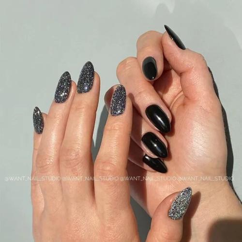 Elegant-Nail-Designs-In-Dark-Hues-3