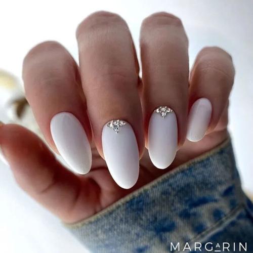 Elegant-White-Almond-Shaped-Nails-2