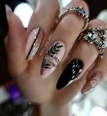 Exquisite-Black-Manicure-Idea-2