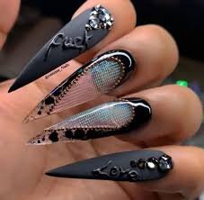 Exquisite-Black-Manicure-Idea-3