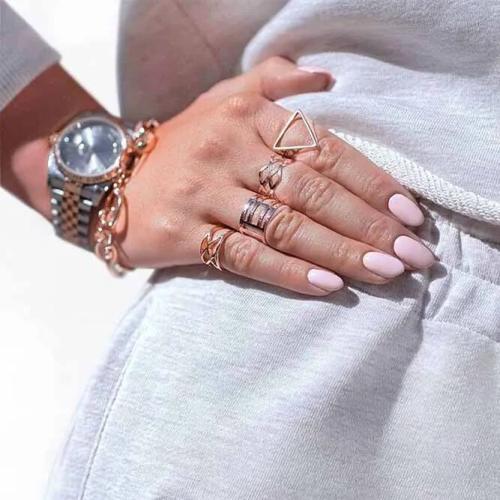 Feminine-Nude-Pink-Nails-1