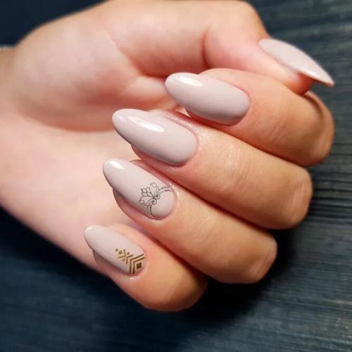 Festival-Nail-Design-With-Golden-Decals-3