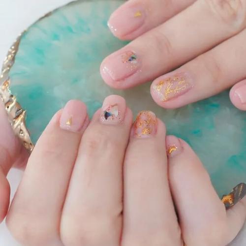 Festival-Nail-Design-With-Golden-Decals-4