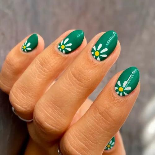Floral-Details-For-Acrylic-Short-Nails-1