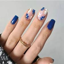 Floral-Details-For-Acrylic-Short-Nails-10