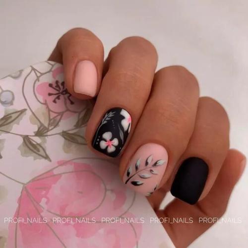 Floral-Details-For-Acrylic-Short-Nails-3
