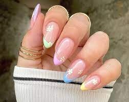 Floral-Details-For-Acrylic-Short-Nails-5