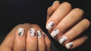 Floral-Details-For-Acrylic-Short-Nails-7