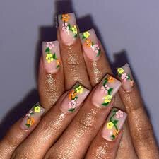 Floral-Details-For-Acrylic-Short-Nails-8