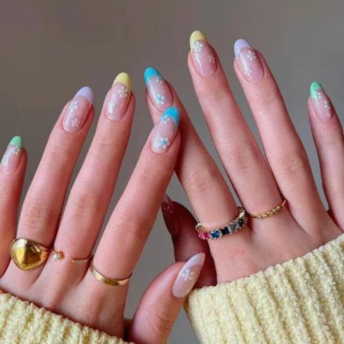 Flowers-Sassy-Summer-Nails-2