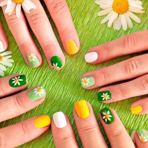 Flowers-Sassy-Summer-Nails-4