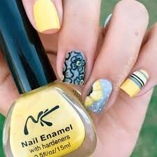 Flowers-on-Yellow-Mani-10