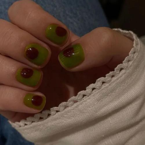 Forest-Green-Nails-1