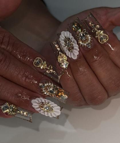 Gemstone-and-Floral-Artistry-1