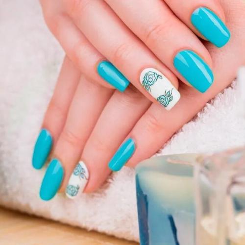 Gentle-Floral-Nail-Art-1