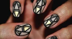 Gentle-Geometry-For-Your-Short-Nails-7