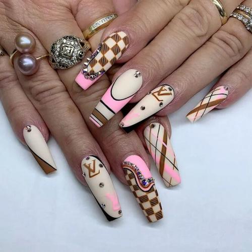 Geometric-Pattern-For-A-Girly-Festival-Nails-1