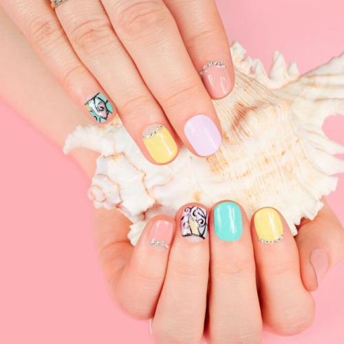 Geometric-Pattern-For-A-Girly-Festival-Nails-3