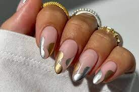 Glam-Chrome-Nail-Polish-for-Your-Perfect-Look-4
